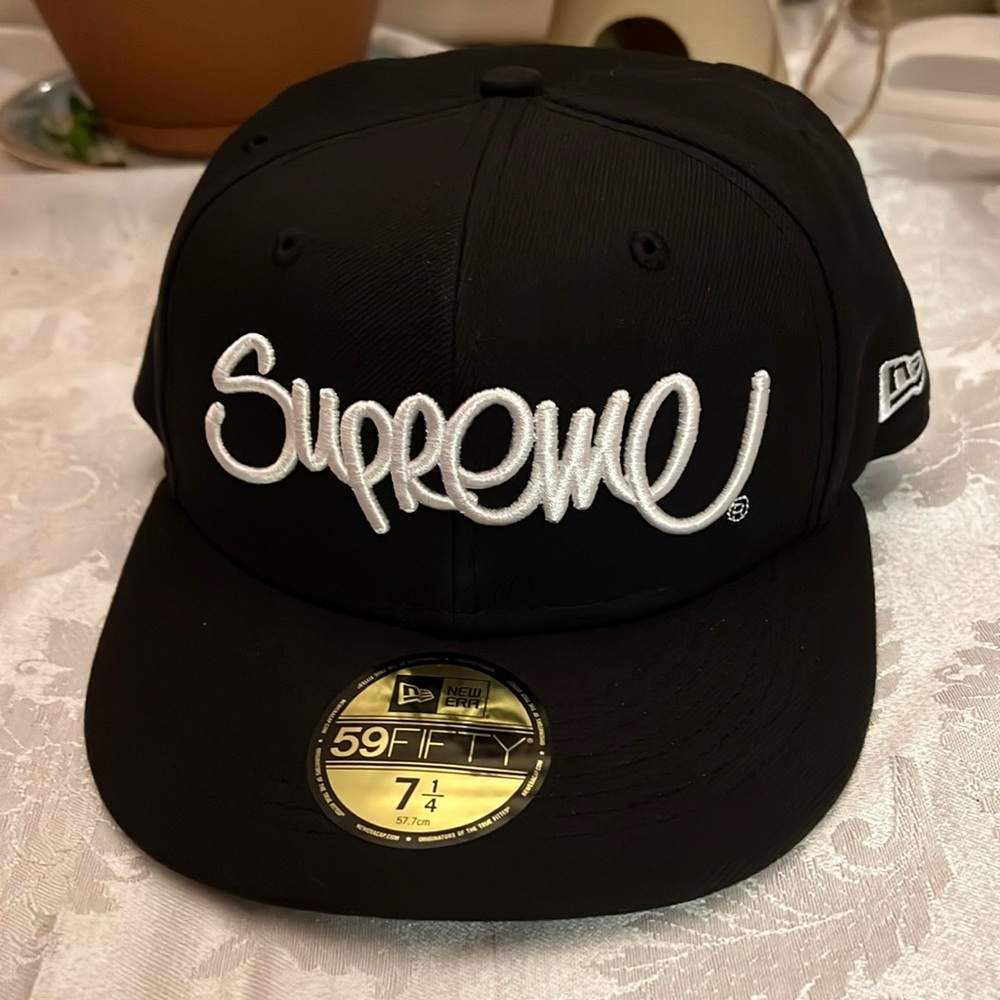 New never warn Supreme New Era hat size 7 1/4.